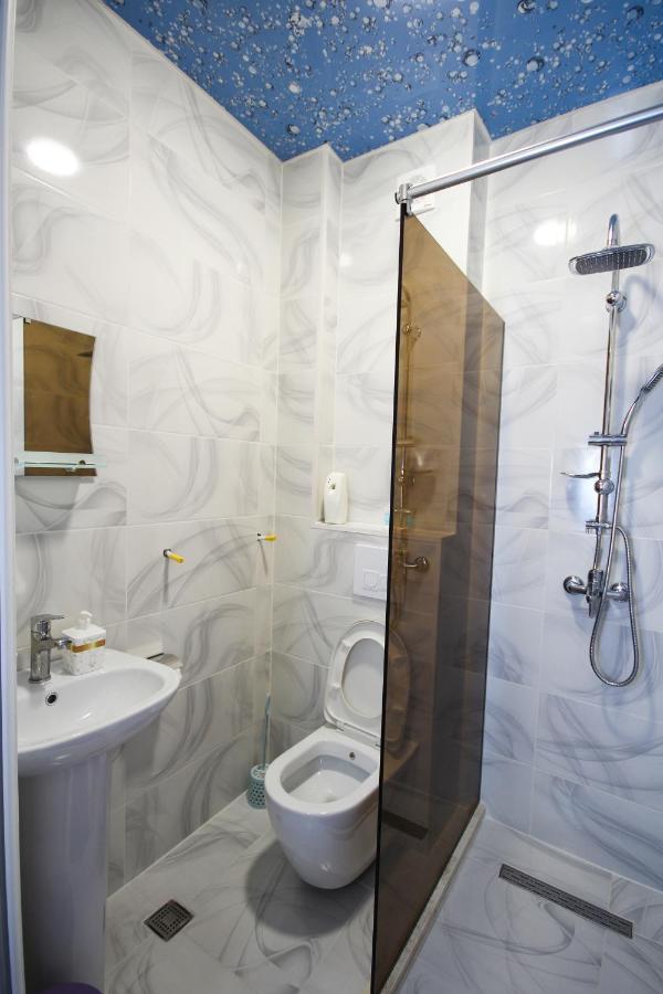 Guest House 99 Batumi Exterior foto