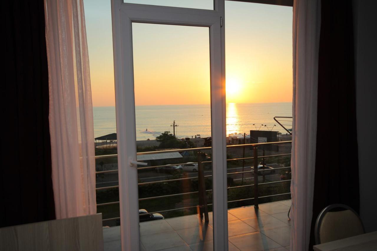 Guest House 99 Batumi Exterior foto