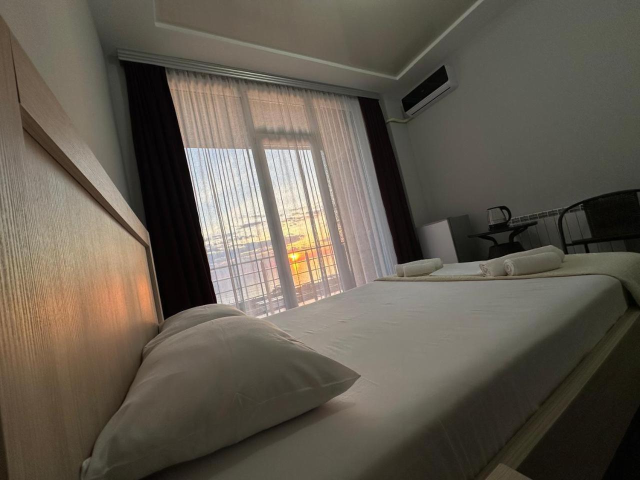 Guest House 99 Batumi Exterior foto